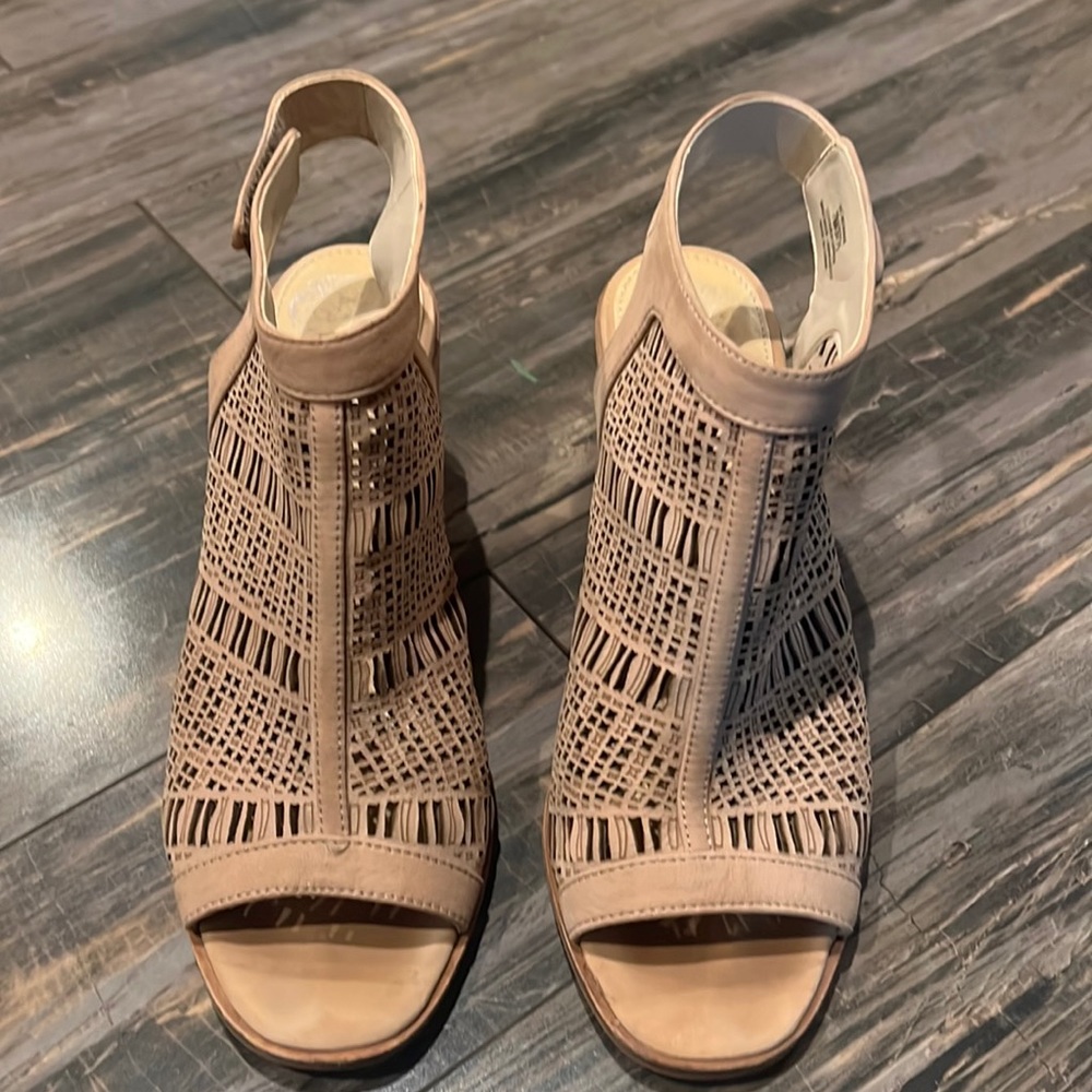 Vince Camuto size 7